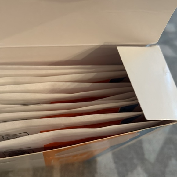 Allevyn Life 66801070 | 8 1/4 Inch x 8 1/4 Inch box of 10 - Picture 6 of 8